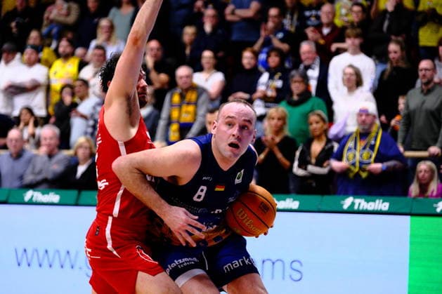 ProA - Phoenix Hagen vs. Nürnberg Falcons BC, Hagen, 15.03.2026, Ischelandhalle Hagen Devin Lawrence Schmidt ( 8, Phoenix Hagen, SG) setzt sich durch beim zug zum Korb; ProA - Phoenix Hagen vs. Nürnberg Falcons BC, Hagen, 15.03.2026, Ischelandhalle Hagen Copyright: xBEAUTIFULxSPORTS Piepenstockx