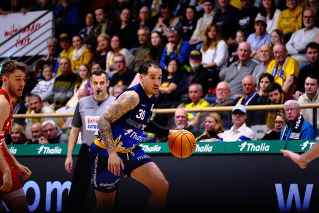 ProA - Phoenix Hagen vs. Nürnberg Falcons BC, Hagen, 15.03.2026, Ischelandhalle Hagen Jeffrey Carroll ( 30, Phoenix Hagen, SF) im Spielaufbau ; ProA - Phoenix Hagen vs. Nürnberg Falcons BC, Hagen, 15.03.2026, Ischelandhalle Hagen Copyright: xBEAUTIFULxSPORTS Piepenstockx