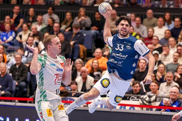 15.03.2026, Handball, HBL, Bergischer HC - SC Magdeburg, Mitsubishi Electric HALLE Düsseldorf: Eloy Morante Maldonado (BHC 33) wirft den Ball auf das Tor gegen Omar Ingi Magnusson (SC Magdeburg 14) Nordrhein-Westfalen Deutschland