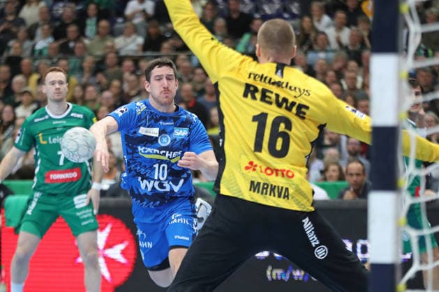 Handball DAIKIN HBL, SC DHfK Leipzig - TVB Stuttgart; 15.03.2026 Ivan Snajder (10, TVB Stuttgart) wirft gegen Torwart Tomas Mrkva (16, SC DHfK Leipzig). Handball, DAIKIN HBL, 1. Bundesliga, Saison 2025 2026, 25. Spieltag: SC DHfK Leipzig vs. TVB Stuttgart am 15.03.2026 in der Quarterback Immobilien Arena Leipzig. Copyright: xBEAUTIFULxSPORTS JanxKaeferx
