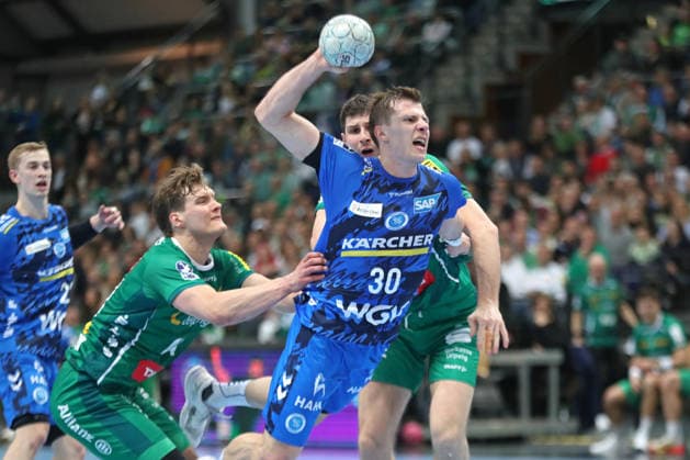 Handball DAIKIN HBL, SC DHfK Leipzig - TVB Stuttgart; 15.03.2026 Marco Mengon (30, TVB Stuttgart) kann von Blaer Hinriksson (44, SC DHfK Leipzig) nicht gehalten werden. Handball, DAIKIN HBL, 1. Bundesliga, Saison 2025 2026, 25. Spieltag: SC DHfK Leipzig vs. TVB Stuttgart am 15.03.2026 in der Quarterback Immobilien Arena Leipzig. Copyright: xBEAUTIFULxSPORTS JanxKaeferx