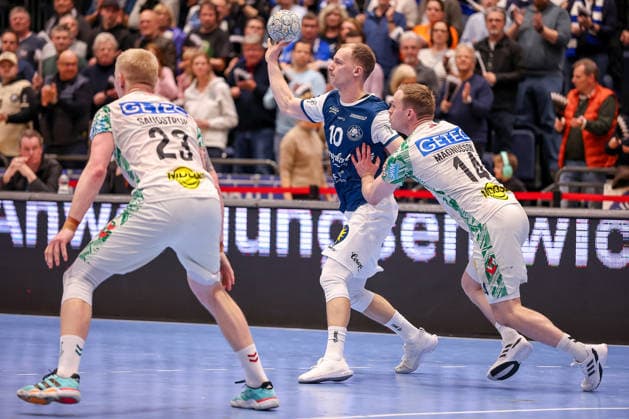 15.03.2026, Handball, HBL, Bergischer HC - SC Magdeburg, Mitsubishi Electric HALLE Düsseldorf: Fynn Hangstein (BHC 10) im Zweikampf gegen Magnus Saugstrup Jensen (SC Magdeburg 23) Omar Ingi Magnusson (SC Magdeburg 14) Nordrhein-Westfalen Deutschland