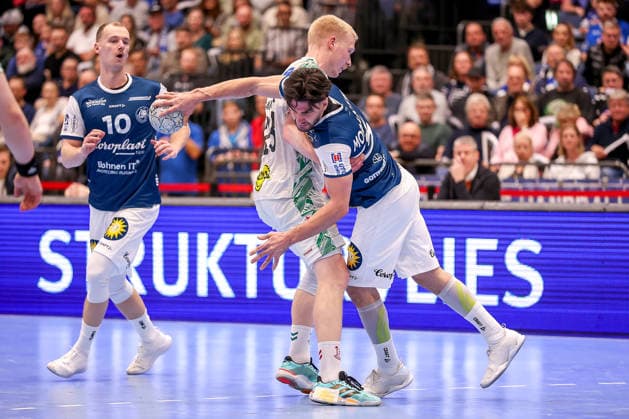 15.03.2026, Handball, HBL, Bergischer HC - SC Magdeburg, Mitsubishi Electric HALLE Düsseldorf: Magnus Saugstrup Jensen (SC Magdeburg 23) macht Eloy Morante Maldonado (BHC 33) am Kreis fest Nordrhein-Westfalen Deutschland