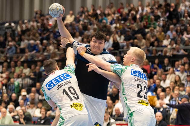 Bergischer HC gegen SC Magdeburg, 15.03.2026 DUESSELDORF, GERMANY - MARCH 15: Elias Scholtes (4, Bergischer HC) während dem HBL Bundesliga Spiel zwischen Bergischer HC gegen SC Magdeburg at Mitsubishi Electric HALLE am 25.Spieltag. March 15, 2026 in Duesseldorf, Germany. Copyright: xBEAUTIFULxSPORTS KennyxBeelex