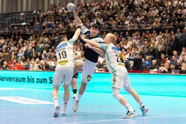 Bergischer HC gegen SC Magdeburg, 15.03.2026 DUESSELDORF, GERMANY - MARCH 15: Elias Scholtes (4, Bergischer HC) während dem HBL Bundesliga Spiel zwischen Bergischer HC gegen SC Magdeburg at Mitsubishi Electric HALLE am 25.Spieltag. March 15, 2026 in Duesseldorf, Germany. Copyright: xBEAUTIFULxSPORTS KennyxBeelex