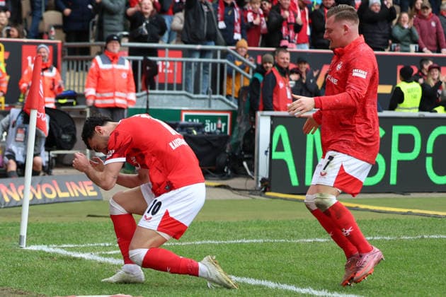 15.03.2026, xrekx, Fussball 2.Bundesliga, 1.FC Kaiserslautern - Karlsruher SC v.l. Torjubel nach dem Tor zum celebrating the goal celebrate 3:0 durch Mahir Emreli (1.FC Kaiserslautern) Marlon Ritter (1.FC Kaiserslautern) (DFL DFB REGULATIONS PROHIBIT ANY USE OF PHOTOGRAPHS as IMAGE SEQUENCES and or QUASI-VIDEO) Kaiserslautern