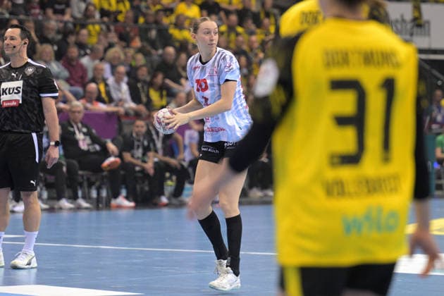 Matilda Ehlert (HSG Bensheim Auerbach, 10) am mit Ball HSG Bensheim Auerbach vs. BVB Borussia Dortmund Handball, Handball, Frauen, DHB Pokal Haushahn Final 4, Finale, Saison 2025 2026, 15.03.2026 HSG Bensheim Auerbach vs. BVB Borussia Dortmund Handball, Handball, Frauen, DHB Pokal Haushahn Final 4, Finale, Saison 2025 2026, 15.03.2026 Stuttgart Copyright: xEibner-Pressefoto TobiasxBaurx EP_TBR