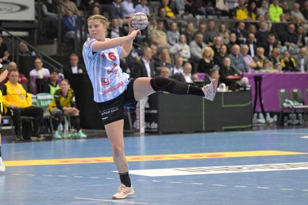 Nina Engel (HSG Bensheim Auerbach, 06) beim 7-Meter HSG Bensheim Auerbach vs. BVB Borussia Dortmund Handball, Handball, Frauen, DHB Pokal Haushahn Final 4, Finale, Saison 2025 2026, 15.03.2026 HSG Bensheim Auerbach vs. BVB Borussia Dortmund Handball, Handball, Frauen, DHB Pokal Haushahn Final 4, Finale, Saison 2025 2026, 15.03.2026 Stuttgart Copyright: xEibner-Pressefoto TobiasxBaurx EP_TBR