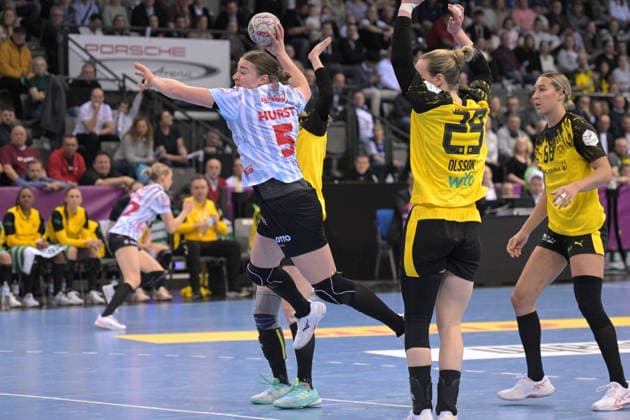 Isabell Hurst (HSG Bensheim Auerbach, 05) beim Wurf Tor HSG Bensheim Auerbach vs. BVB Borussia Dortmund Handball, Handball, Frauen, DHB Pokal Haushahn Final 4, Finale, Saison 2025 2026, 15.03.2026 HSG Bensheim Auerbach vs. BVB Borussia Dortmund Handball, Handball, Frauen, DHB Pokal Haushahn Final 4, Finale, Saison 2025 2026, 15.03.2026 Stuttgart Copyright: xEibner-Pressefoto TobiasxBaurx EP_TBR