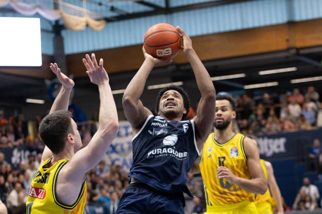 Jonas Mattisseck (Alba, 9), Marcus Foster (MBC, 5), Norris Agbakoko (Albe, 17), Syntainics MBC vs. ALBA BERLIN, Basketball, 1. Bundesliga, Maenner, 24. Spieltag, Saison 2025 26, 15.03.2026. Weißenfels Stadthalle Sachsen-Anhalt Deutschland