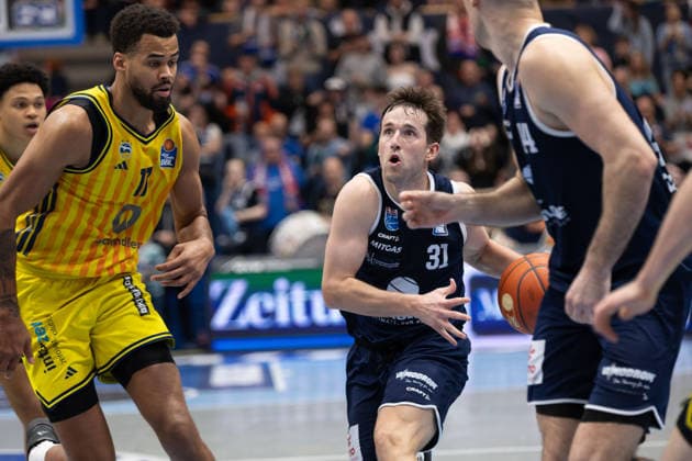 Norris Agbakoko (Albe, 17), Spencer Reaves (MBC, 31), Jure Planinic (MBC, 44), Syntainics MBC vs. ALBA BERLIN, Basketball, 1. Bundesliga, Maenner, 24. Spieltag, Saison 2025 26, 15.03.2026. Weißenfels Stadthalle Sachsen-Anhalt Deutschland
