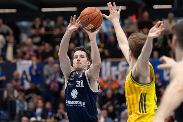 Spencer Reaves (MBC, 31), Bebbet Hundt (Alba, 33), Syntainics MBC vs. ALBA BERLIN, Basketball, 1. Bundesliga, Maenner, 24. Spieltag, Saison 2025 26, 15.03.2026. Weißenfels Stadthalle Sachsen-Anhalt Deutschland