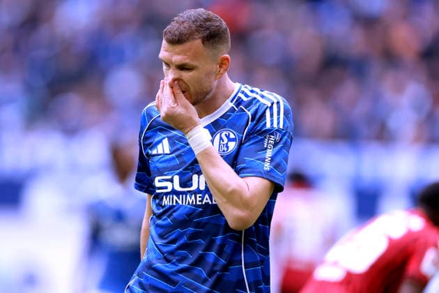 DZEKO Edin Team FC Schalke 04 2. Fussball Bundesliga Saison 2025 - 2026 Spiel FC Schalke 04 - Hannover 2 : 2 am 15. 03. 2026 in Gelsenkirchen DFL REGULATIONS PROHIBIT ANY USE OF PHOTOGRAPHS as IMAGE SEQUENCES and or QUASI-VIDEO