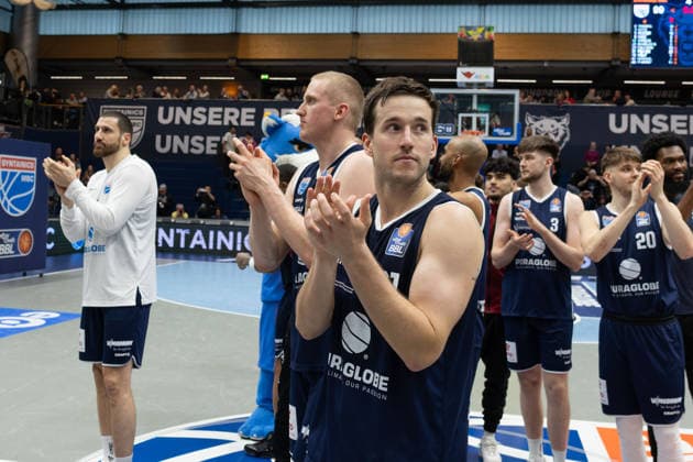 MBC Spieler nach dem 99:68 Heimsieg, Syntainics MBC vs. ALBA BERLIN, Basketball, 1. Bundesliga, Maenner, 24. Spieltag, Saison 2025 26, 15.03.2026. Weißenfels Stadthalle Sachsen-Anhalt Deutschland