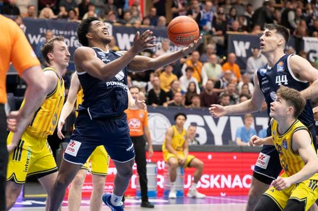 EasyCredit Basketball Bundesliga - 2025 2026 - Syntainics MBC vs.Alba Berlin Weissenfels, Deutschland 15.Maerz 2026: Im Bild:v.li.Moses Wood (Berlin), Marcus Foster (Weissenfels), Jure Planinic (Weissenfels) und Bennet Hundt (Berlin) Weissenfels Stadthalle Weissenfels Sachsen-Anhalt Deutschland