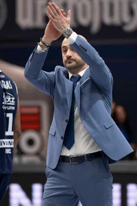 EasyCredit Basketball Bundesliga - 2025 2026 - Syntainics MBC vs.Alba Berlin Weissenfels, Deutschland 15.Maerz 2026: Im Bild:Trainer Milenko Bogicevic (Weissenfels) Jubel, Freude, Emotion, Weissenfels Stadthalle Weissenfels Sachsen-Anhalt Deutschland