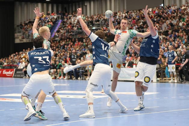 15.03.2026, xgox, Handball - Daikin HBL Bergischer HC - SC Magdeburg emspor, v.l. Magnus Saugstrup (Magdeburg, 23) , Eloy Morante Maldonado (Bergischer HC, 33), Gerdas Babarskas (Bergischer HC, 14), Felix Claar (Magdeburg, 7), Aron Seesing (Bergischer HC, 49) Zweikampf, Duell, Kampf, tackle Duesseldorf