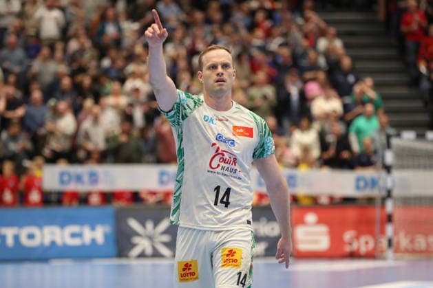 15.03.2026, xgox, Handball - Daikin HBL Bergischer HC - SC Magdeburg emspor, v.l. Omar Ingi Magnusson (Magdeburg, 14) gibt Anweisungen, gestikuliert mit den Armen, gesticulate, gives instructions Duesseldorf