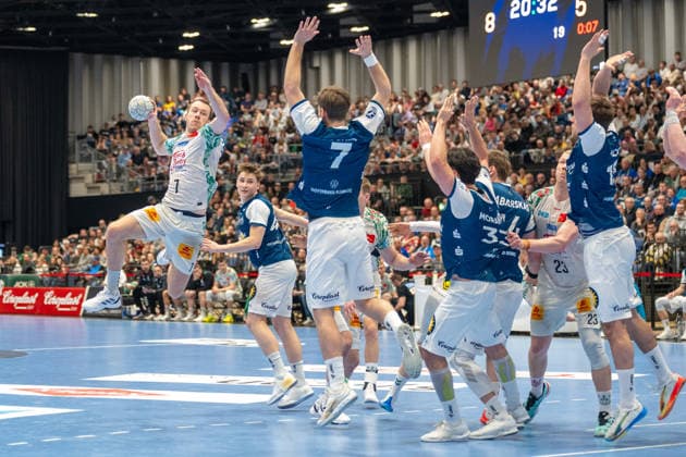 Felix Claar (SC Magdeburg, 07) taeuscht den Wurf an. Bergischer HC 06 vs. SC Magdeburg, Handball, DAIKIN Handballbundesliga, 25. Spieltag, Saison 2025 2026, 15.03.2026 Bergischer HC 06 vs. SC Magdeburg, Handball, DAIKIN Handballbundesliga, 25. Spieltag, Saison 2025 2026, 15.03.2026 Duesseldorf Copyright: xEibner-Pressefoto ThomasxHaeslerx EP_THR