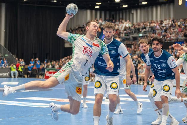 Felix Claar (SC Magdeburg, 07) kommt gegen Lukas Becher (Bergischer HC 06, 07) zum Wurf. Bergischer HC 06 vs. SC Magdeburg, Handball, DAIKIN Handballbundesliga, 25. Spieltag, Saison 2025 2026, 15.03.2026 Bergischer HC 06 vs. SC Magdeburg, Handball, DAIKIN Handballbundesliga, 25. Spieltag, Saison 2025 2026, 15.03.2026 Duesseldorf Copyright: xEibner-Pressefoto ThomasxHaeslerx EP_THR
