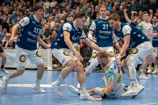 Gemeinsam bringen die BHC Spieler Matthias Musche (SC Magdeburg, 06) zu Fall. Bergischer HC 06 vs. SC Magdeburg, Handball, DAIKIN Handballbundesliga, 25. Spieltag, Saison 2025 2026, 15.03.2026 Bergischer HC 06 vs. SC Magdeburg, Handball, DAIKIN Handballbundesliga, 25. Spieltag, Saison 2025 2026, 15.03.2026 Duesseldorf Copyright: xEibner-Pressefoto ThomasxHaeslerx EP_THR