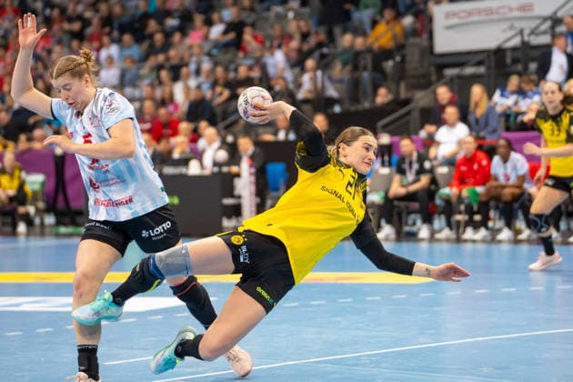 Handball I Frauen I Saison 2025-2026 I DHB-Pokal Final 4 I Finale I HSG Bensheim Auerbach - Borussia Dortmund I 15.03.2026 Kaja Kamp Nielsen (21, Borussia Dortmund) im Wurf Stuttgart Porsche Arena Baden-Württemberg Deutschland Copyright: xLobeca MaxxPetershansx