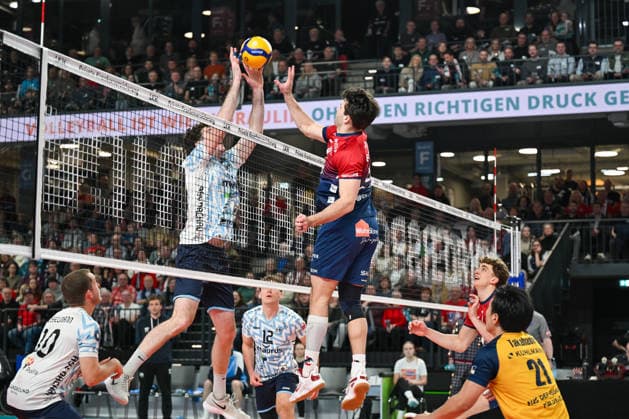 15.03.2026, xdobgx, Volleyball Volleyball Bundesliga VBL, SVG Lüneburg - ASV Dachau v.l. Ethan Champlin (SVG Lüneburg, 20) beim Block, Blockversuch, block, blocking the ball