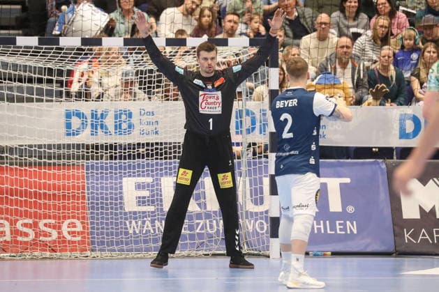 15.03.2026, xgox, Handball - Daikin HBL Bergischer HC - SC Magdeburg emspor, v.l. Sergey Hernandez Ferrer (Magdeburg, 1) beim Siebenmeter gegen Noah Beyer (Bergischer HC, 2) Duesseldorf