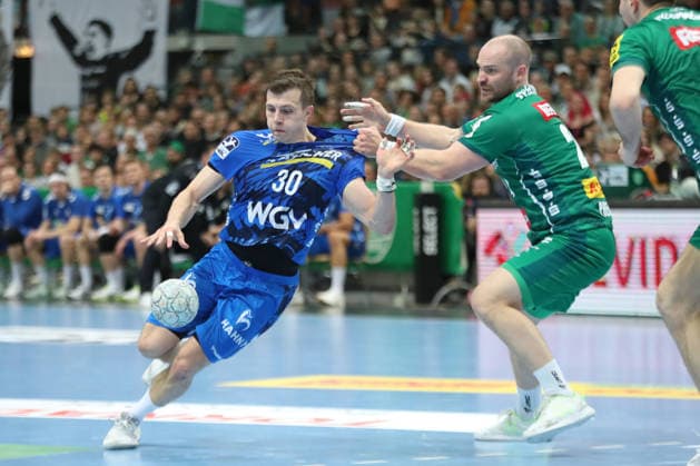 Handball DAIKIN HBL, SC DHfK Leipzig - TVB Stuttgart; 15.03.2026 Marco Mengon (30, TVB Stuttgart) wird von Moritz Preuss (24, SC DHfK Leipzig) attackiert. Handball, DAIKIN HBL, 1. Bundesliga, Saison 2025 2026, 25. Spieltag: SC DHfK Leipzig vs. TVB Stuttgart am 15.03.2026 in der Quarterback Immobilien Arena Leipzig. Copyright: xBEAUTIFULxSPORTS JanxKaeferx