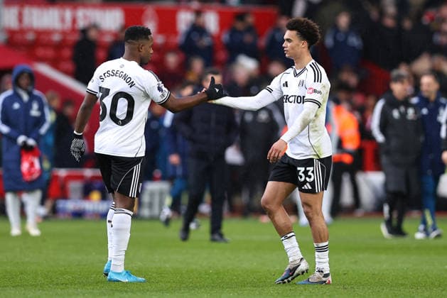 Nottingham Forest v Fulham, Premier League Ryan Sessegnon and Antonee Robinson of Fulham shake hands after the Nottingham Forest v Fulham Premier League match at the City Ground, West Bridgford, England on 15 March 2026 Credit: Ryan Crockett Every Second Media Editorial use only. All images are copyright Every Second Media Limited. No images may be reproduced without prior permission. All rights reserved. Premier League and Football League images are subject to licensing agreements with Football DataCo Limited. see https: www.football-dataco.com Copyright: xIMAGO EveryxSecondxMediax ESM-1859-0055 RyanxCrockettx xEveryxSecondxMediax