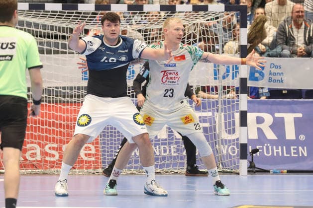 15.03.2026, xgox, Handball - Daikin HBL Bergischer HC - SC Magdeburg emspor, v.l. Aron Seesing (Bergischer HC, 49), Magnus Saugstrup (Magdeburg, 23) Zweikampf, Duell, Kampf, tackle Duesseldorf