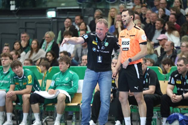 Handball DAIKIN HBL, SC DHfK Leipzig - TVB Stuttgart; 15.03.2026 Cheftrainer Frank Carstens (SC DHfK Leipzig) haderte mit manchen Schiedsrichter-Entscheidungen. Handball, DAIKIN HBL, 1. Bundesliga, Saison 2025 2026, 25. Spieltag: SC DHfK Leipzig vs. TVB Stuttgart am 15.03.2026 in der Quarterback Immobilien Arena Leipzig. Copyright: xBEAUTIFULxSPORTS JanxKaeferx