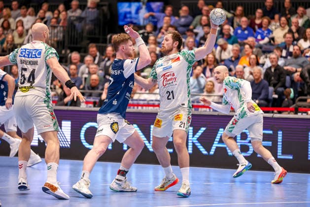 15.03.2026, Handball, HBL, Bergischer HC - SC Magdeburg, Mitsubishi Electric HALLE Düsseldorf: Johannes Wasielewski (BHC 77) im Zweikampf gegen Albin Lagergren (SC Magdeburg 21) Nordrhein-Westfalen Deutschland