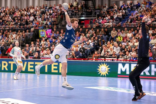 15.03.2026, Handball, HBL, Bergischer HC - SC Magdeburg, Mitsubishi Electric HALLE Düsseldorf: Lukas Becher (BHC 07) wirft den Ball auf das Tor Sergey Hernandez (SC Magdeburg 01) Nordrhein-Westfalen Deutschland