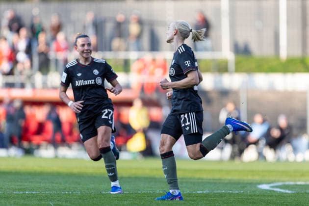 Google Pixel Frauen-Bundesliga: 1. FC Köln - FC Bayern München; 15.03.2026 Pernille Harder (FC Bayern München, 21) jubelt nach ihrem Tor mit Arianna Caruso (FC Bayern München, 27) am 20. Spieltag der Google Pixel Frauen-Bundesliga im Spiel des 1. FC Köln gegen den FC Bayern München am 15.03.2026 im Franz-Kremer-Stadion in Köln, Deutschland. Copyright: xBEAUTIFULxSPORTS Meuselx