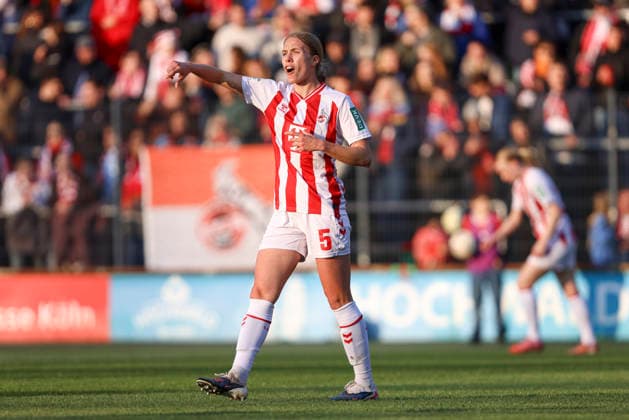 Celina Degen (1.FC Köln) gestikuliert, Gestik waehrend des Spiels der Frauen Bundesliga zwischen 1.FC Köln und Bayern München, Franz-Kremer-Stadion am 15. März in Köln, Deutschland. (Foto von Oliver Kaelke DeFodi Images) +++ Celina Degen (1.FC Köln) gestures during the Woman Bundesliga match between 1.FC Köln and Bayern München at Franz-Kremer-Stadion on March 15, 2026 in Cologne, Germany. (Photo by Oliver Kaelke DeFodi Images) DFL regulations prohibit any use of photographs as image sequences and or quasi-video. (Photo by Oliver Kaelke DeFodi Images) -