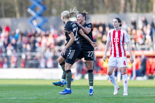 Google Pixel Frauen-Bundesliga: 1. FC Köln - FC Bayern München; 15.03.2026 Pernille Harder (FC Bayern München, 21) jubelt nach ihrem Tor mit Arianna Caruso (FC Bayern München, 27) am 20. Spieltag der Google Pixel Frauen-Bundesliga im Spiel des 1. FC Köln gegen den FC Bayern München am 15.03.2026 im Franz-Kremer-Stadion in Köln, Deutschland. Copyright: xBEAUTIFULxSPORTS Meuselx