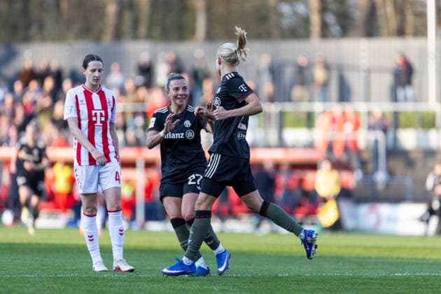 Google Pixel Frauen-Bundesliga: 1. FC Köln - FC Bayern München; 15.03.2026 Pernille Harder (FC Bayern München, 21) jubelt nach ihrem Tor mit Arianna Caruso (FC Bayern München, 27) am 20. Spieltag der Google Pixel Frauen-Bundesliga im Spiel des 1. FC Köln gegen den FC Bayern München am 15.03.2026 im Franz-Kremer-Stadion in Köln, Deutschland. Copyright: xBEAUTIFULxSPORTS Meuselx
