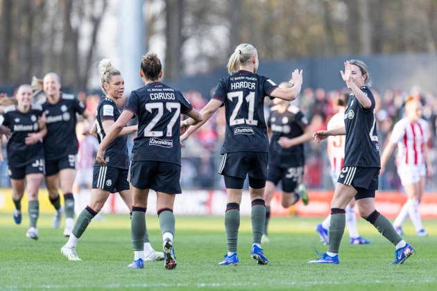 Google Pixel Frauen-Bundesliga: 1. FC Köln - FC Bayern München; 15.03.2026 Torjubel von Pernille Harder (FC Bayern München, 21), Linda Dallmann (FC Bayern München, 10), Arianna Caruso (FC Bayern München, 27), Barbara Dunst (FC Bayern München, 28) am 20. Spieltag der Google Pixel Frauen-Bundesliga im Spiel des 1. FC Köln gegen den FC Bayern München am 15.03.2026 im Franz-Kremer-Stadion in Köln, Deutschland. Copyright: xBEAUTIFULxSPORTS Meuselx