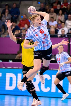 Handball: DHB-Pokal, Finale, HSG Bensheim Auerbach - Borussia Dortmund Nina Engel (Bensheim) Stuttgart Porsche Arena Baden-Württemberg Deutschland