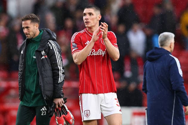 Nottingham Forest v Fulham, Premier League Nikola Milenkovic of Nottingham Forest applauds the home fans after the Nottingham Forest v Fulham Premier League match at the City Ground, West Bridgford, England on 15 March 2026 Credit: Ryan Crockett Every Second Media Editorial use only. All images are copyright Every Second Media Limited. No images may be reproduced without prior permission. All rights reserved. Premier League and Football League images are subject to licensing agreements with Football DataCo Limited. see https: www.football-dataco.com Copyright: xIMAGO EveryxSecondxMediax ESM-1859-0070 RyanxCrockettx xEveryxSecondxMediax