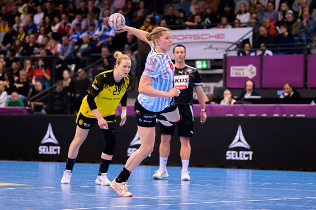 Handball: DHB-Pokal, Finale, HSG Bensheim Auerbach - Borussia Dortmund Nina Engel (Bensheim) Stuttgart Porsche Arena Baden-Württemberg Deutschland