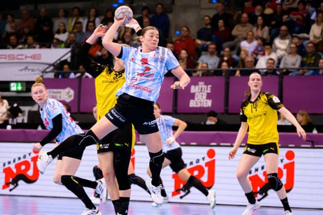 Handball: DHB-Pokal, Finale, HSG Bensheim Auerbach - Borussia Dortmund Isabell Hurst (Bensheim) Stuttgart Porsche Arena Baden-Württemberg Deutschland