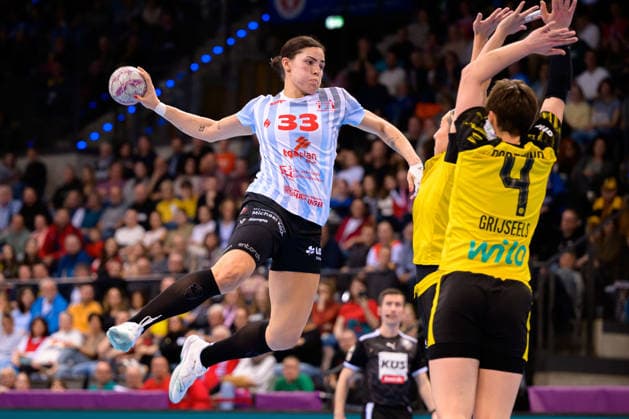 Handball: DHB-Pokal, Finale, HSG Bensheim Auerbach - Borussia Dortmund Lucie-Marie Kretzschmar (Bensheim) Stuttgart Porsche Arena Baden-Württemberg Deutschland