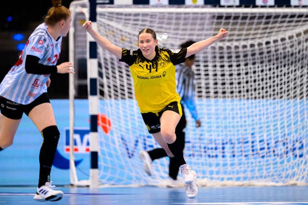 Handball: DHB-Pokal, Finale, HSG Bensheim Auerbach - Borussia Dortmund Lara Egeling (Dortmund) Jubel Freude Emotion Torjubel Torschuetze Torschütze Stuttgart Porsche Arena Baden-Württemberg Deutschland