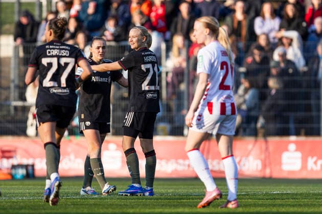 Google Pixel Frauen-Bundesliga: 1. FC Köln - FC Bayern München; 15.03.2026 Jubel bei Georgia Stanway (FC Bayern München, 31) und Pernille Harder (FC Bayern München, 21) nach dem zweiten Tor am 20. Spieltag der Google Pixel Frauen-Bundesliga im Spiel des 1. FC Köln gegen den FC Bayern München am 15.03.2026 im Franz-Kremer-Stadion in Köln, Deutschland. Copyright: xBEAUTIFULxSPORTS Meuselx
