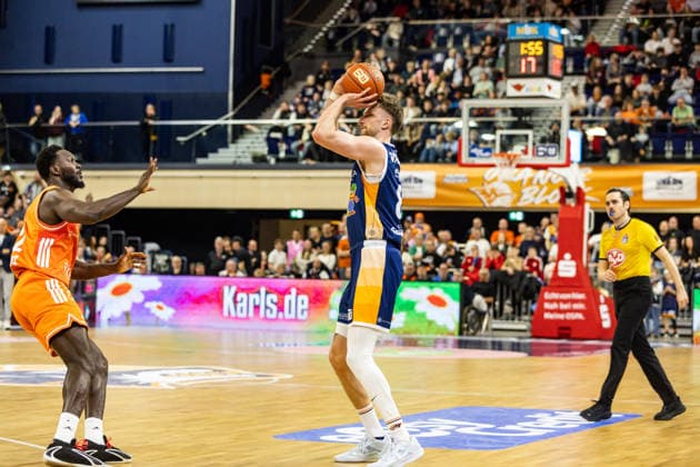 GER, easy-Credit Basketball-Bundesliga, Rostock Seawolves - Niners Chemnitz. 15.03.2026, Stadthalle, Rostock, GER, easy-Credit Basketball-Bundesliga, Rostock Seawolves - Niners Chemnitz. Andy van Vliet (Rostock Seawolves 81) Foto Alexander Trienitz Rostock Stadthalle Mecklenburg-Vorpommern Deutschland