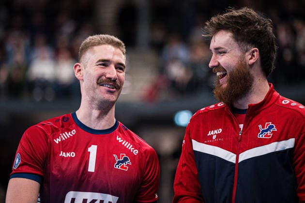Volleyball I Herren I Saison 2025-2026 I Bundesliga I SVG Lüneburg - ASV Dachau I 15.03.2026 Shane Holdaway (1, SVG Lüneburg) im Gespräch mit Jesse William Elser (3, SVG Lüneburg) Lüneburg LKH Arena Niedersachsen Deutschland Copyright: xLobeca Björn-OlexKehmx