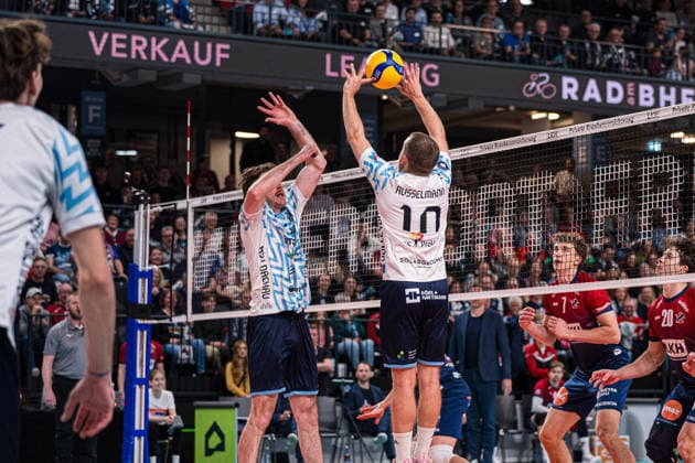 Volleyball I Herren I Saison 2025-2026 I Bundesliga I SVG Lüneburg - ASV Dachau I 15.03.2026 Zuspiel Luca Russelmann (10, ASV Dachau) Lüneburg LKH Arena Niedersachsen Deutschland Copyright: xLobeca Björn-OlexKehmx