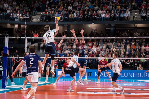 Volleyball I Herren I Saison 2025-2026 I Bundesliga I SVG Lüneburg - ASV Dachau I 15.03.2026 Angriff Tobias Besenböck (12, ASV Dachau) Lüneburg LKH Arena Niedersachsen Deutschland Copyright: xLobeca Björn-OlexKehmx